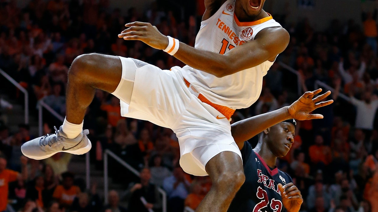 No. 6 Tennessee breezes past Lenoir-Rhyne 86-41 in opener